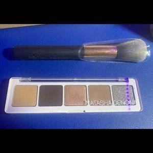 Eyeshadow and blush brush